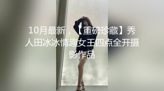 风骚御姐OL装扮，黑丝短裙很是性感，大战头套男，解开内衣一顿揉胸，主动骑乘爆插，正入猛操小穴