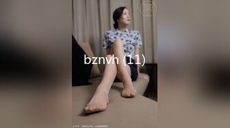 夫妻做爱给女儿打电话。妈妈：我在家呢，没啥事啥事，你吃饭了吗，你准备考完试了吧，天天干嘛呢~~ 