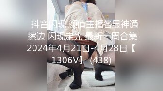 模特依依性感好身材，露脸大秀直播情趣装诱惑，嘴里叼着内裤揉奶自慰好骚啊，道具抽插骚穴淫声荡语精彩不断