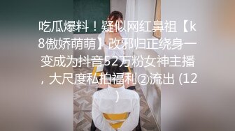 两个白嫩妹子跪爬姿势屁股翘的太销魂鸡巴猛力插入啪啪撞击