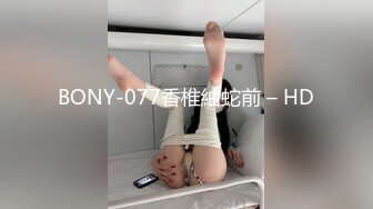 国外户外阳台上自慰掰穴，自己揉搓阴蒂露脸给大胡子男友口交后入操逼