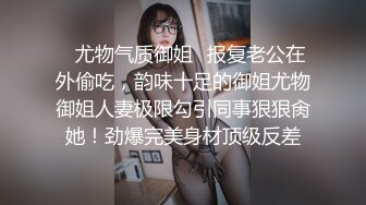 高颜值清纯大眼美眉吃鸡啪啪 羞羞的表情好可爱 小贫乳 小粉穴 被无套输出 内射