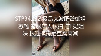 白色连衣裙穿着全透明的和内内,两盏大灯相当完美