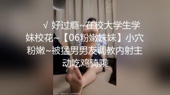 带着眼镜的文静女生真鸡巴骚，全程露脸黑丝情趣漏奶装，各种展示骚穴揉奶自慰，伸着舌头要舔狼友的大鸡巴