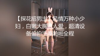 【新速片遞】   潮喷 开档黑丝美眉 被手奸狂喷淫水 这手速没几女人受到了 爽叫不停 床单衣服全湿了 