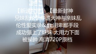 长发飘飘新人大奶美女，妖娆抚媚穿上肉丝，揉捏奶子很柔软，隔着丝袜摸穴