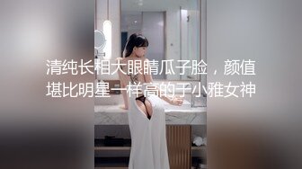  乖巧甜美00后嫩妹！多人群P双洞齐插！一堆妹子轮番上，三男双洞齐开嘴里再插个