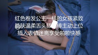 超乖女友！吸舔含做足還怕男友不夠爽...主動問「還是我幫你乳交」只好幹滿回報｜