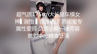 气质新人美少妇，露奶白色衣服，手指掰穴私处粉红色不停的揉搓阴蒂