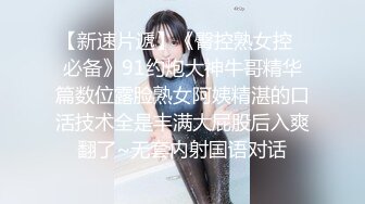 马尾辫吊带黑裙小姐姐  要在沙发上操 上位骑乘整根插入，跪着翘起屁股后入