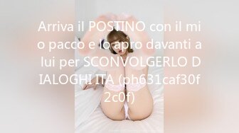 Arriva il POSTINO con il mio pacco e lo apro davanti a lui per SCONVOLGERLO DIALOGHI ITA (ph631caf30f2c0f)