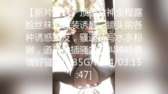 小和尚与姐妹花深夜激情，吃奶玩逼道具抽插，全程露脸浪叫不止，淫声荡语不断，大鸡巴不硬还要各种草真带劲