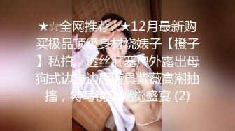 终于抓住机会偷拍到红裙高跟美女同事