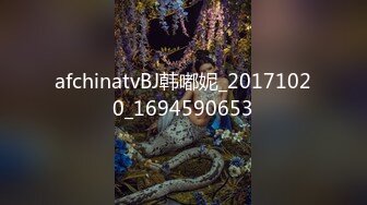 牛仔裤大奶外围妹 换上网袜对着镜头按头深喉 揉穴特写穿着高跟鞋  侧入抽插猛操