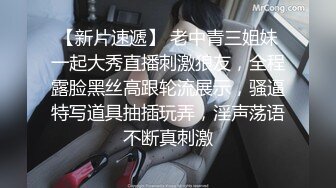 抚摸小母狗的屁股