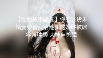 KTV偷拍漂亮的美女服务生 两腿夹的挺紧