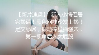 ❤️❤️两个骚女调教贱男，舔屌吃口水喝尿，肉丝美腿足交，骑在脸上舔逼，掰穴尿嘴里，听话的小狗