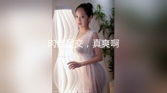 【新片速遞】  商城女厕蹲守呢大衣长筒靴绝色靓妹,两片湿软的唇肉尿出三股直线