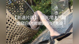 公司女厕偷拍橘色连衣裙漂亮的职员嘘嘘