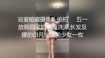 七月新流出商场女厕偷拍美女尿尿俯视角度胸口挂个墨镜的花裙气质美女