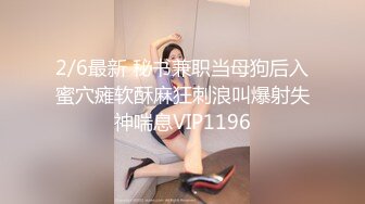 大型商场跟踪抄底没穿内裤的短裙美女 男的还时不时的把手伸进去摸一下