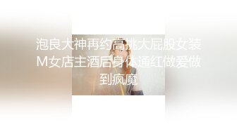 酒店女厕偷拍半蹲着尿短发少妇的小黑鲍