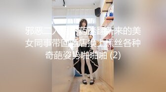 固定全景脸逼同框，服装城女厕偸拍多位少女少妇方便，红衣皮靴女蹲下后穴门大开属实有点想入非非了1