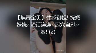 练功房女厕全景偷拍刚做完瑜伽来嘘嘘的少妇鲍鱼保养的还不错