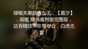 骚逼来大姨妈了还这么骚，弄了一内裤血洗澡诱惑，床上展示无毛骚逼，边自慰边流血啊还要用纸擦不要错过刺激