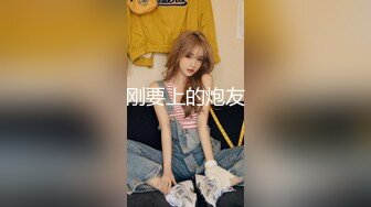 无套操大奶美眉 这对奶子妹子要抱着操 否则晃的疼 鲍鱼肥美