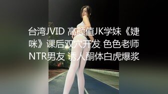 《极品CP魔手外购》价值千元坑神巨作！商场全景特写镜头偸拍女卫超多小姐姐方便~有极品美女各种性感大屁股视觉盛宴 (6)