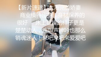  极品圆润美臀小少妇居家夫妻啪啪，跪着按头深喉插嘴，开档黑丝翘起大屁股后入