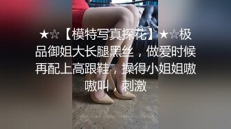 在家里和老婆玩耍