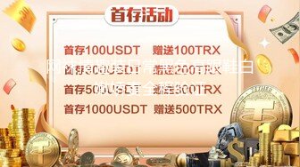 十二月新流出大神潜入水上乐园更衣淋浴间出口附近移动偷拍救生圈后面几个妹子扎堆换衣服