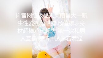 帅气摄影师给客人拍大鸡巴射精写真忍不住翘起大臀让客人狂操喷射一脸精液