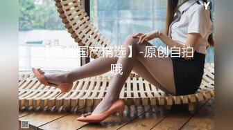 KTV女厕偷拍 身上挂工作牌美女经理的小黑鲍