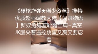 商城女子内衣店偷窥眼镜美眉试穿胸罩 视角不错 屁屁很性感 奶子很大 眼镜妹子就是骚