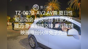 新来的小仙女全程露脸发骚，浴室洗澡诱惑狼友，跟狼友互动撩骚，道具抽插骚穴自己抠的浪叫不止表情好骚刺激