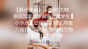 颜值不错的开档牛仔女模特跟大哥激情大秀，全程露脸