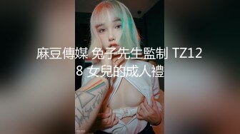 两个坏学长轮流爆艹新生学弟,无毛骚逼被不停打桩,操你妈不是喜欢老子吗,看看你的骚样子,老子就想玩死你